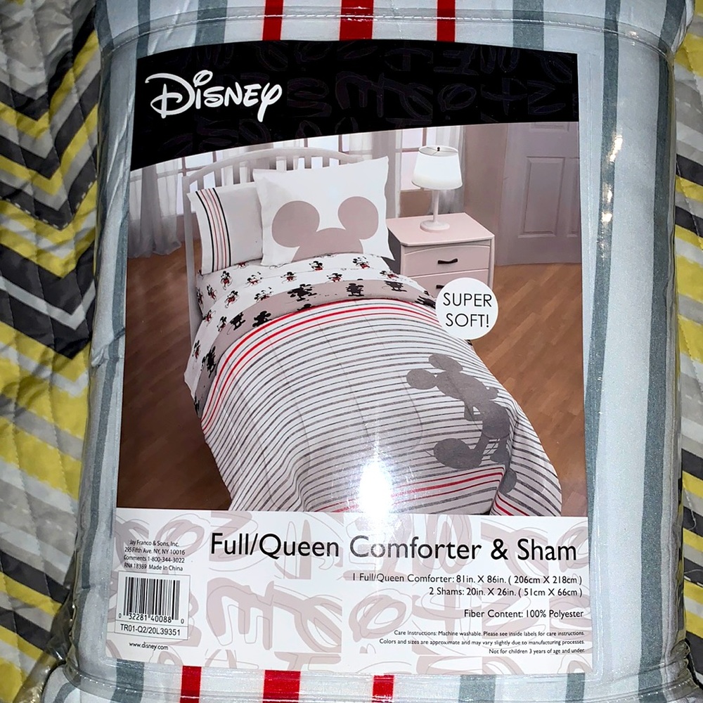 Full/Queen comforter w 2 shams